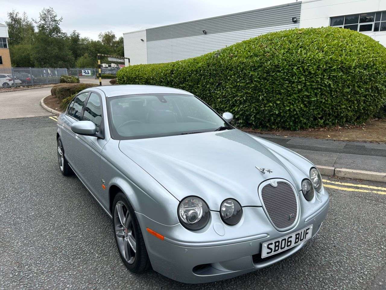 A 2006 JAGUAR S-TYPE 4.2 V8 R Saloon 4dr Petrol Automatic (314 g/km, 400 bhp)-Fantastic Low Mile A 2006 JAGUAR S-TYPE 4.2 V8 R Saloon 4dr Petrol Automatic (314 g/km, 400 bhp)-Fantastic Low Mile