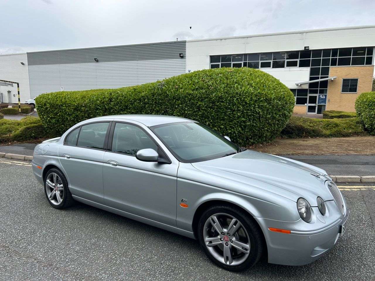 A 2006 JAGUAR S-TYPE 4.2 V8 R Saloon 4dr Petrol Automatic (314 g/km, 400 bhp)-Fantastic Low Mile A 2006 JAGUAR S-TYPE 4.2 V8 R Saloon 4dr Petrol Automatic (314 g/km, 400 bhp)-Fantastic Low Mile