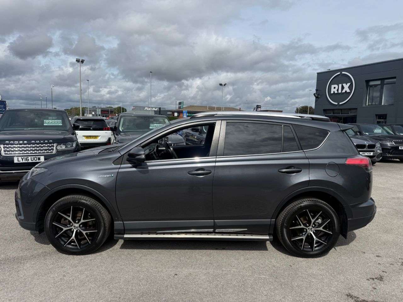 A 2018 TOYOTA RAV4 2.5 VVT-h Design SUV 5dr Petrol Hybrid CVT 4WD Euro 6-2 FORMER KEEPERS-10 S A 2018 TOYOTA RAV4 2.5 VVT-h Design SUV 5dr Petrol Hybrid CVT 4WD Euro 6-2 FORMER KEEPERS-10 S