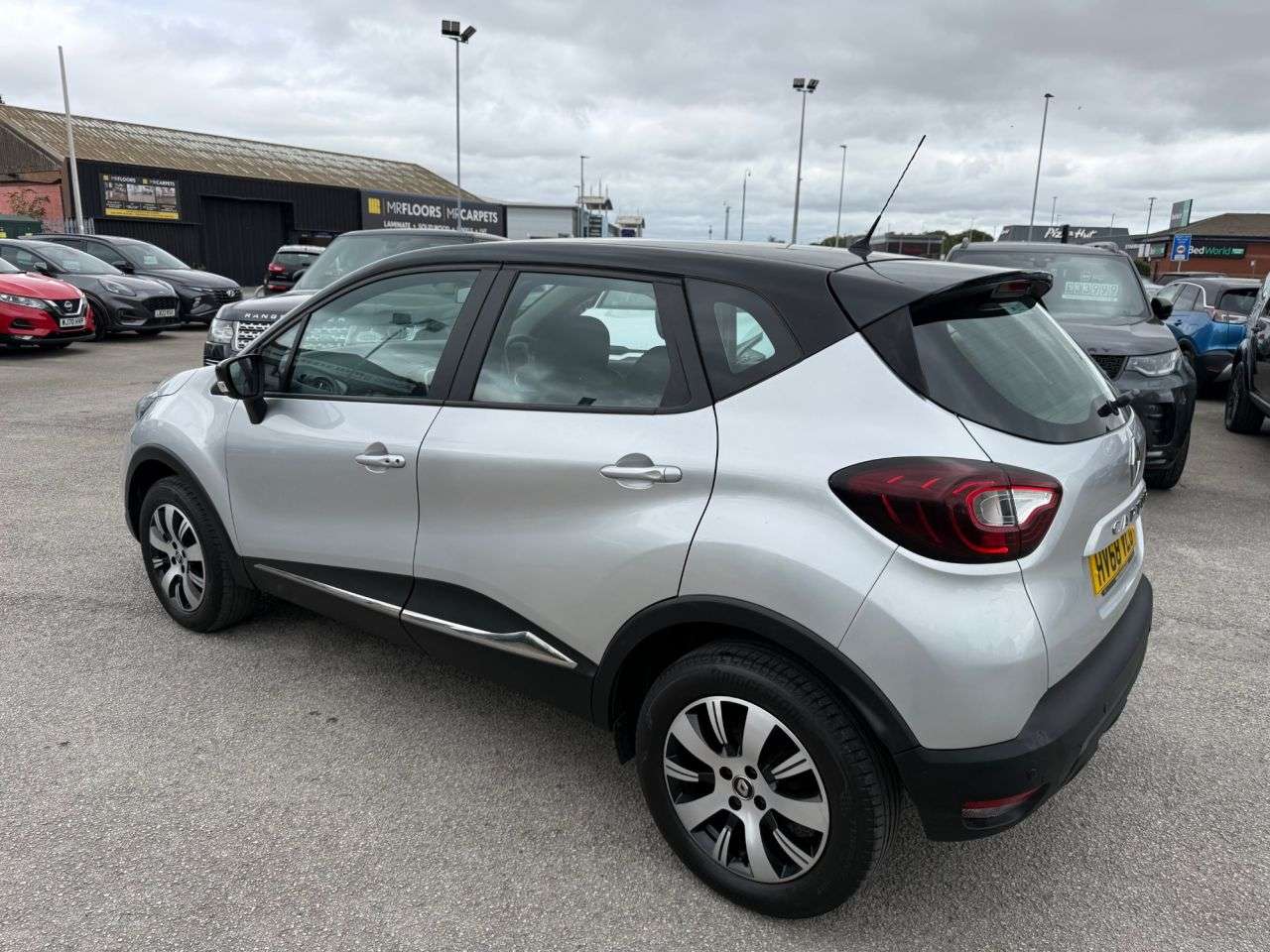 A 2018 RENAULT CAPTUR 0.9 TCe ENERGY Play SUV 5dr Petrol Manual Euro 6 (s/s) (90 ps) 1 FORMER KEE A 2018 RENAULT CAPTUR 0.9 TCe ENERGY Play SUV 5dr Petrol Manual Euro 6 (s/s) (90 ps) 1 FORMER KEE