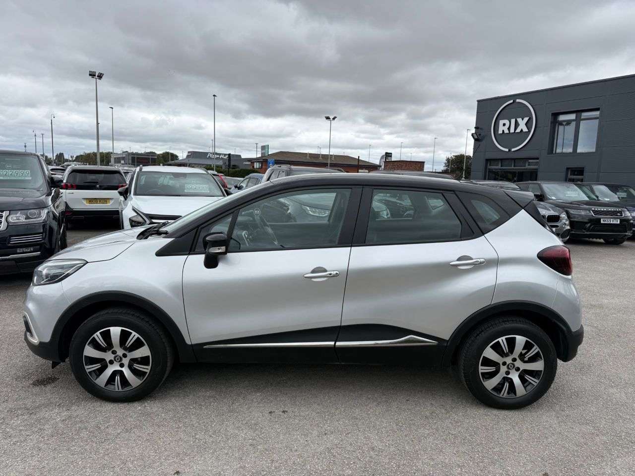 A 2018 RENAULT CAPTUR 0.9 TCe ENERGY Play SUV 5dr Petrol Manual Euro 6 (s/s) (90 ps) 1 FORMER KEE A 2018 RENAULT CAPTUR 0.9 TCe ENERGY Play SUV 5dr Petrol Manual Euro 6 (s/s) (90 ps) 1 FORMER KEE