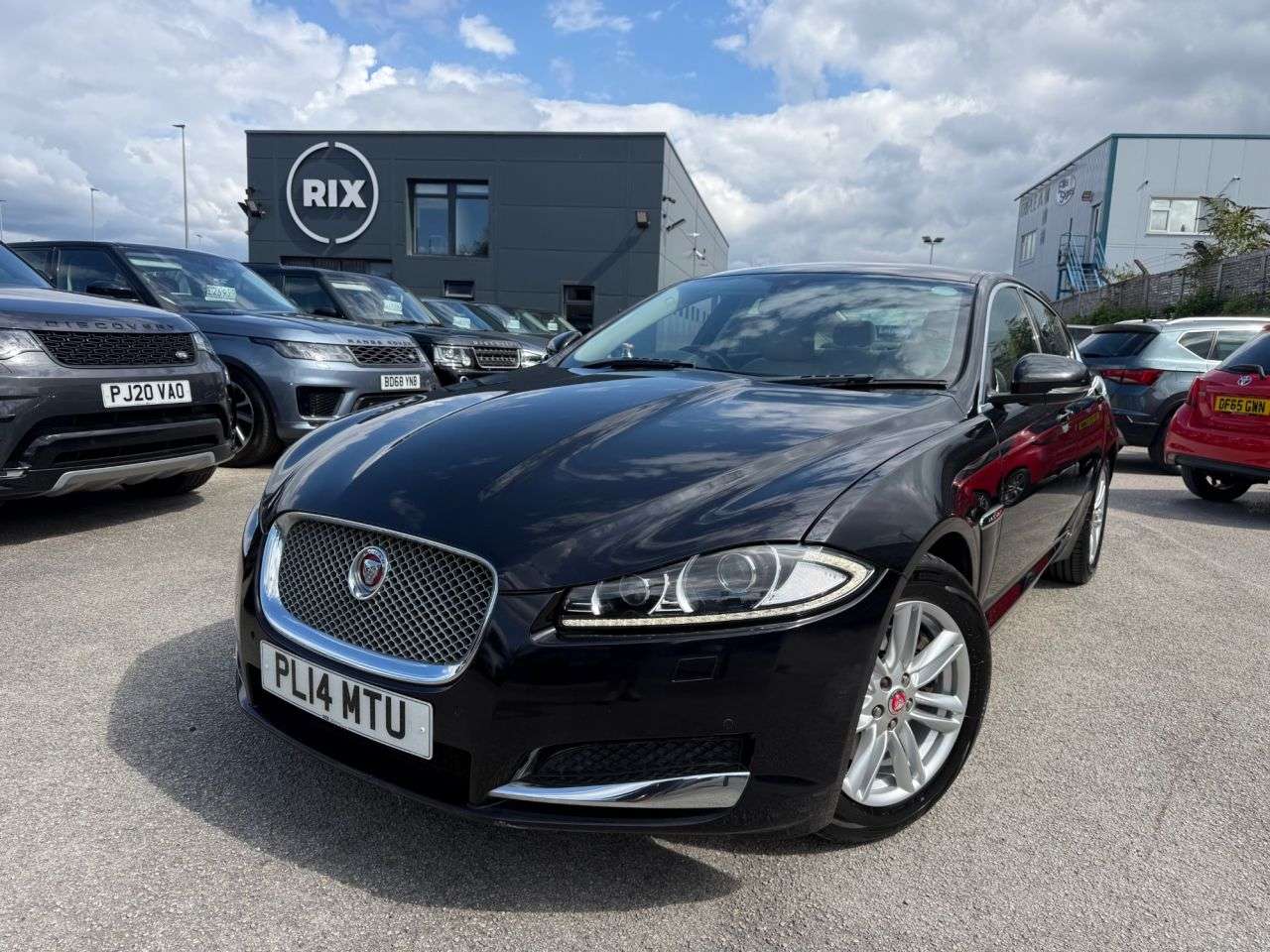 A 2014 JAGUAR XF 2.2d Luxury Saloon 4dr Diesel Auto Euro 5 (s/s) (200 ps)-2 OWNER CAR FINISH A 2014 JAGUAR XF 2.2d Luxury Saloon 4dr Diesel Auto Euro 5 (s/s) (200 ps)-2 OWNER CAR FINISH