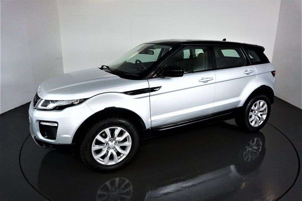 A 2015 LAND ROVER RANGE ROVER EVOQUE TD4 SE TECH A 2015 LAND ROVER RANGE ROVER EVOQUE TD4 SE TECH