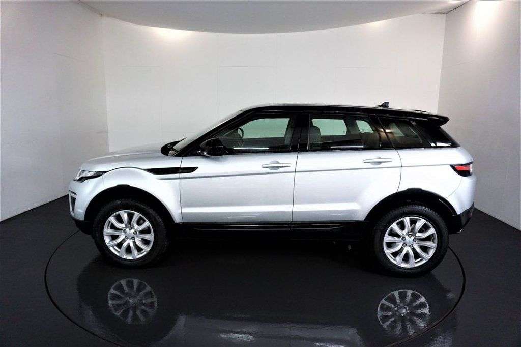 A 2015 LAND ROVER RANGE ROVER EVOQUE TD4 SE TECH A 2015 LAND ROVER RANGE ROVER EVOQUE TD4 SE TECH