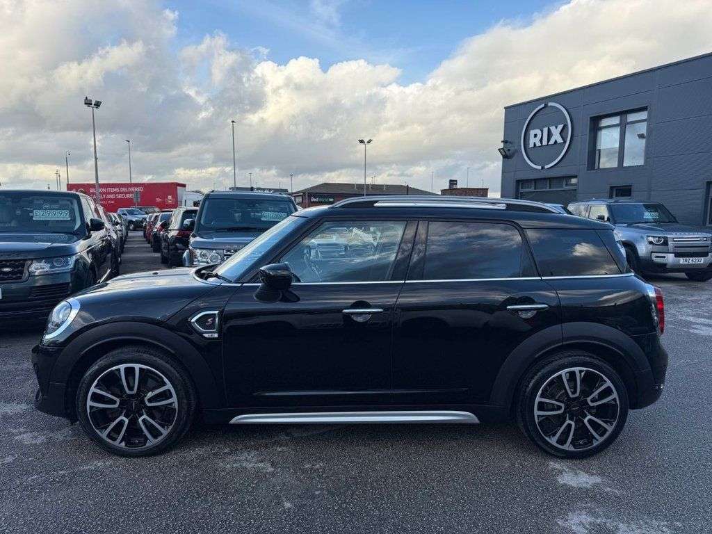 A 2019 MINI COUNTRYMAN 2.0 Cooper S Sport SUV 5dr Petrol Steptronic Euro 6-FINISHED IN MIDNIGHT BL A 2019 MINI COUNTRYMAN 2.0 Cooper S Sport SUV 5dr Petrol Steptronic Euro 6-FINISHED IN MIDNIGHT BL