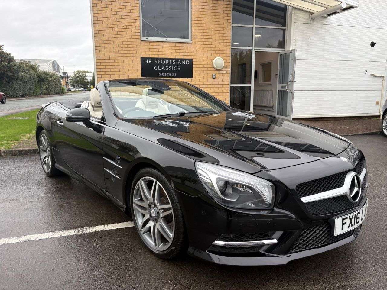 A 2016 MERCEDES-BENZ SL CLASS 3.0 SL400 AMG Sport Convertible 2dr Petrol G-Tronic+ Euro 6 (s/s) (333 ps) A 2016 MERCEDES-BENZ SL CLASS 3.0 SL400 AMG Sport Convertible 2dr Petrol G-Tronic+ Euro 6 (s/s) (333 ps)