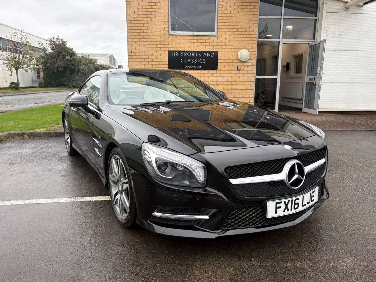 A 2016 MERCEDES-BENZ SL CLASS 3.0 SL400 AMG Sport Convertible 2dr Petrol G-Tronic+ Euro 6 (s/s) (333 ps) A 2016 MERCEDES-BENZ SL CLASS 3.0 SL400 AMG Sport Convertible 2dr Petrol G-Tronic+ Euro 6 (s/s) (333 ps)