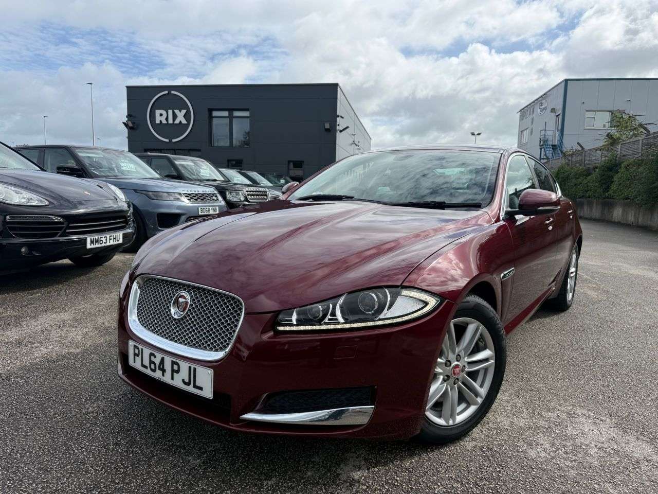 A 2015 JAGUAR XF 2.2d Luxury Saloon 4dr Diesel Auto Euro 5 (s/s) (163 ps) 1 OWNER FROM NEW-F A 2015 JAGUAR XF 2.2d Luxury Saloon 4dr Diesel Auto Euro 5 (s/s) (163 ps) 1 OWNER FROM NEW-F