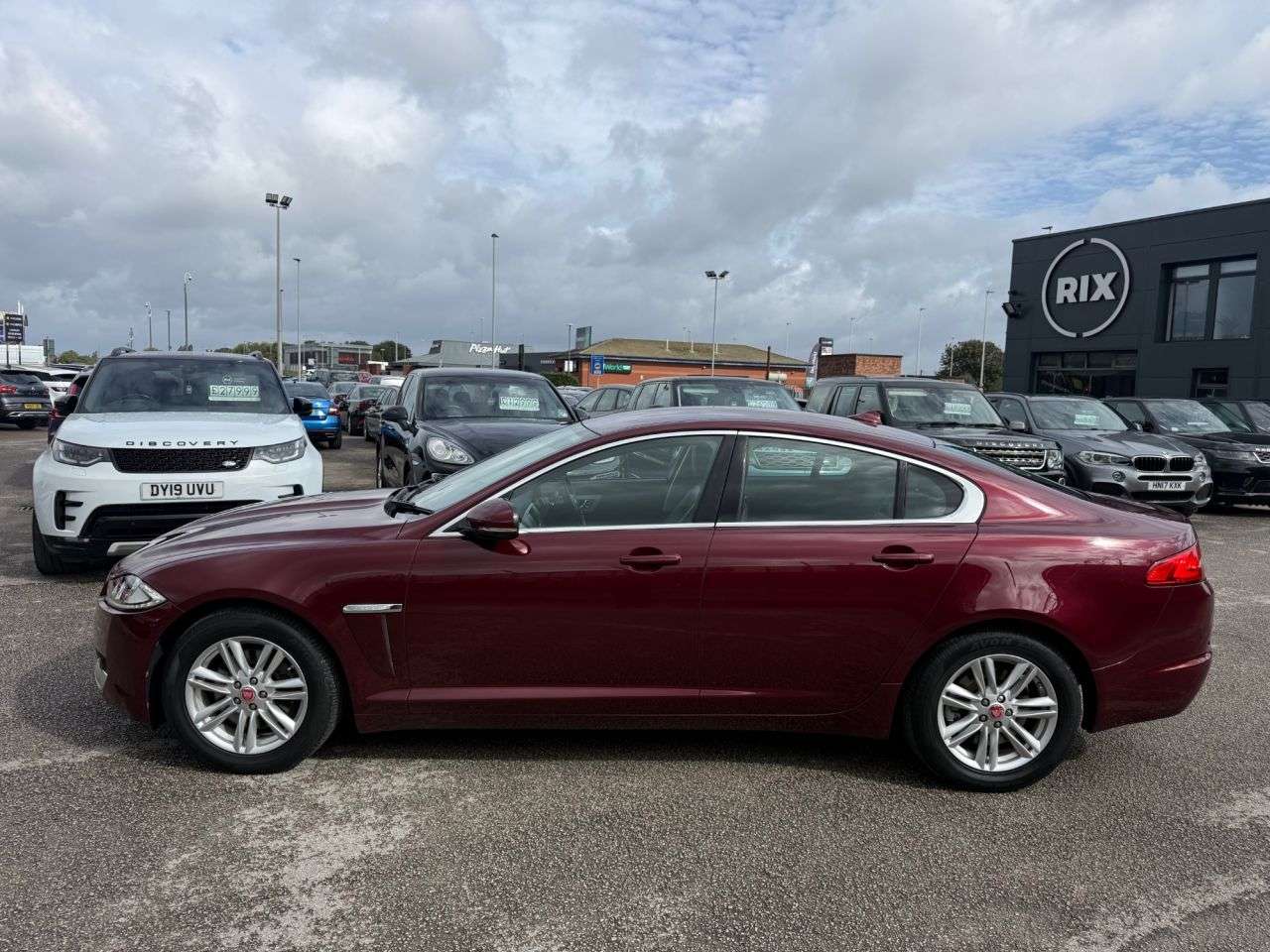 A 2015 JAGUAR XF 2.2d Luxury Saloon 4dr Diesel Auto Euro 5 (s/s) (163 ps) 1 OWNER FROM NEW-F A 2015 JAGUAR XF 2.2d Luxury Saloon 4dr Diesel Auto Euro 5 (s/s) (163 ps) 1 OWNER FROM NEW-F
