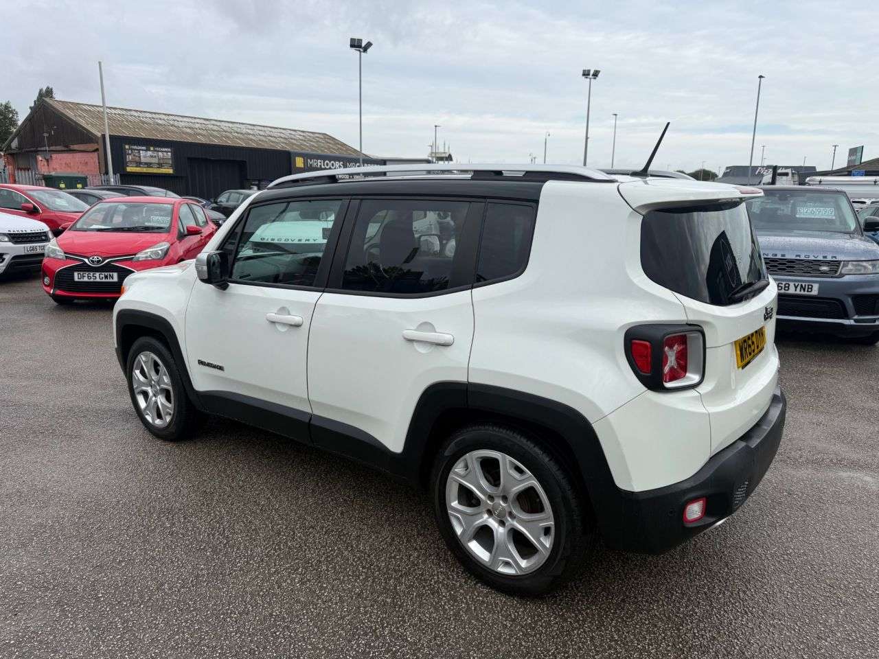 A 2015 JEEP RENEGADE 1.4T MultiAirII Limited SUV 5dr Petrol Manual Euro 6-HEATED BLACK LEATHER-B A 2015 JEEP RENEGADE 1.4T MultiAirII Limited SUV 5dr Petrol Manual Euro 6-HEATED BLACK LEATHER-B
