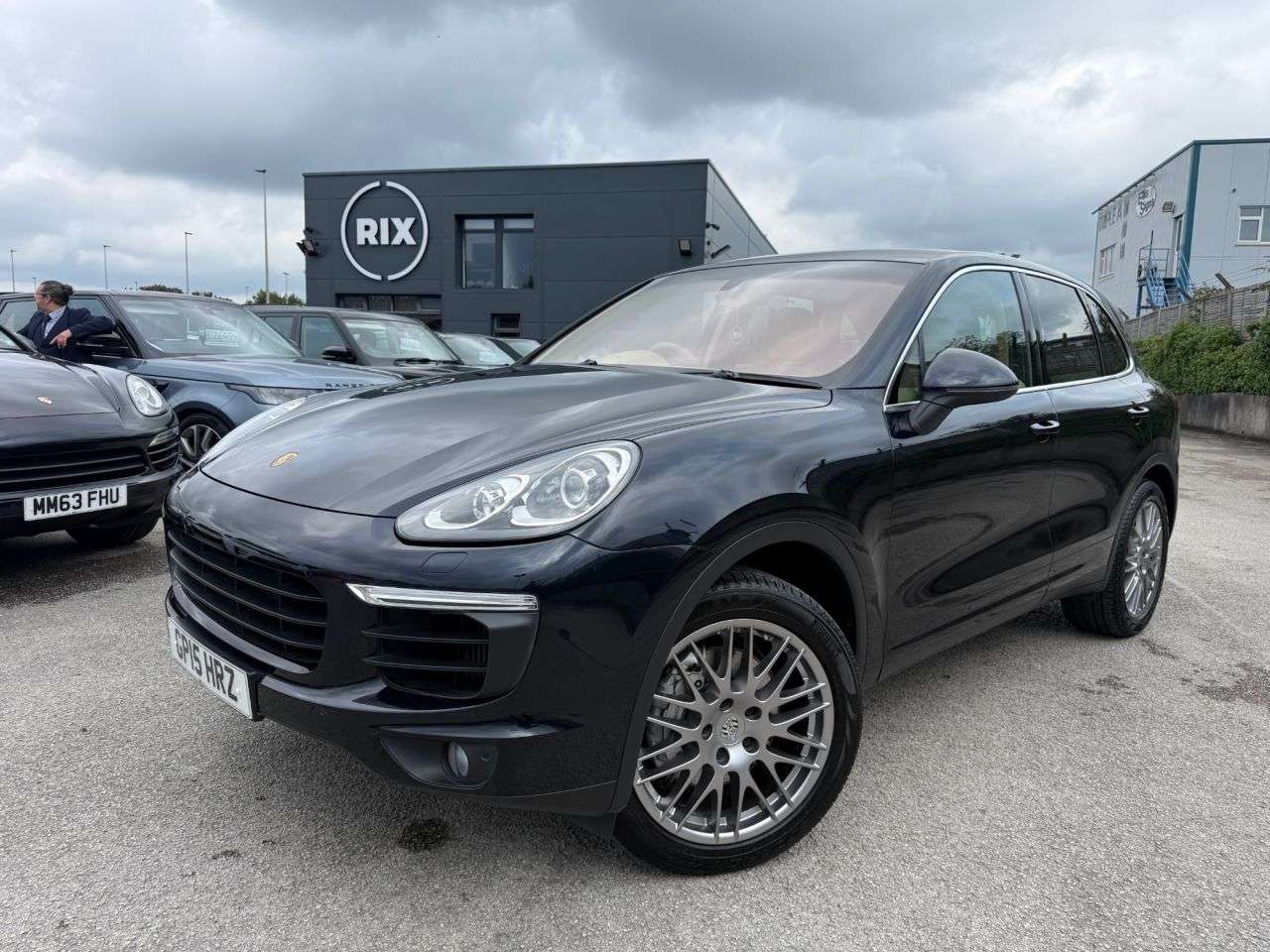 A 2015 PORSCHE CAYENNE 4.2 TD V8 S SUV 5dr Diesel TiptronicS 4WD Euro 5 (s/s) (385 ps) A 2015 PORSCHE CAYENNE 4.2 TD V8 S SUV 5dr Diesel TiptronicS 4WD Euro 5 (s/s) (385 ps)