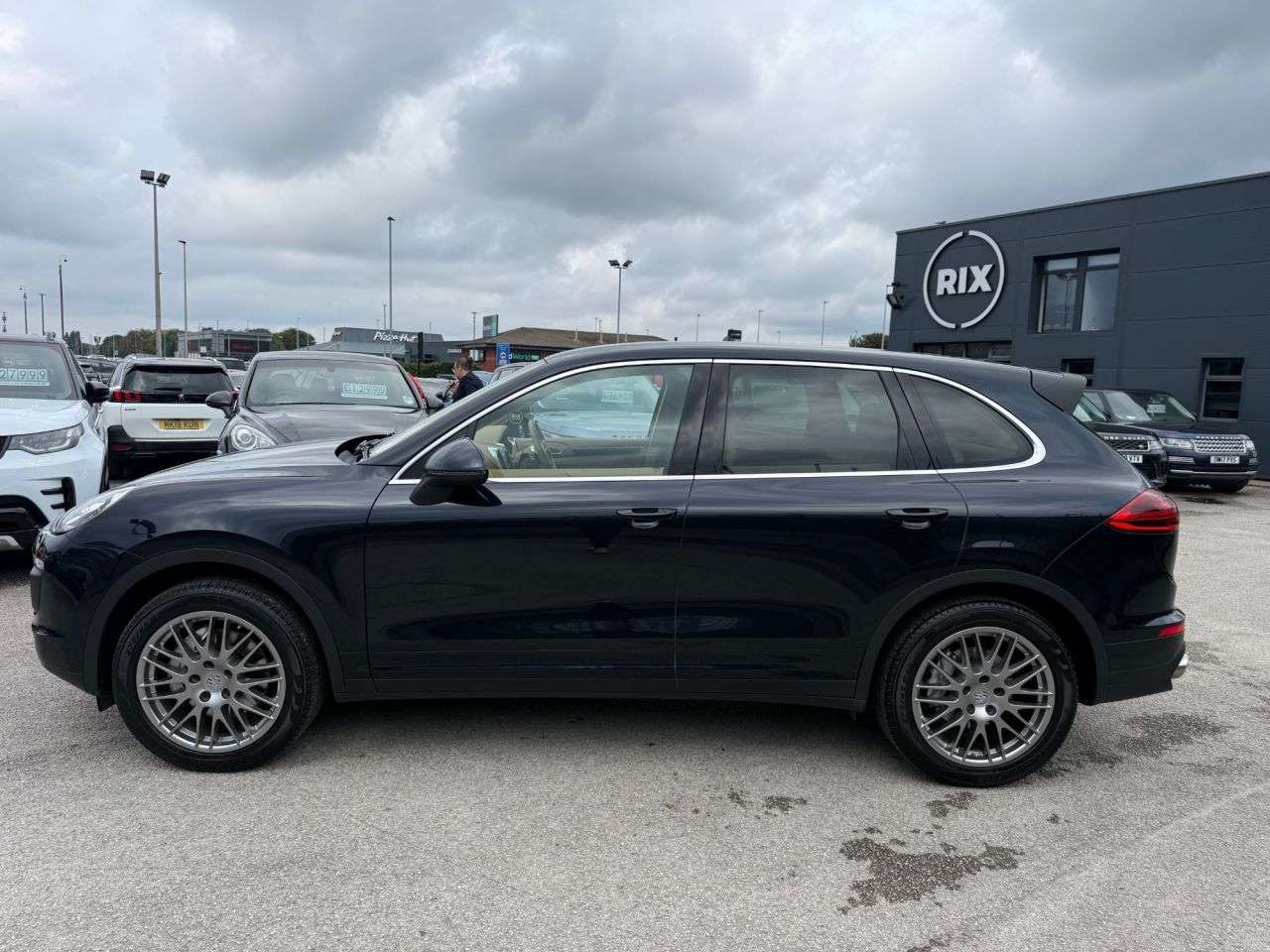 A 2015 PORSCHE CAYENNE 4.2 TD V8 S SUV 5dr Diesel TiptronicS 4WD Euro 5 (s/s) (385 ps) A 2015 PORSCHE CAYENNE 4.2 TD V8 S SUV 5dr Diesel TiptronicS 4WD Euro 5 (s/s) (385 ps)