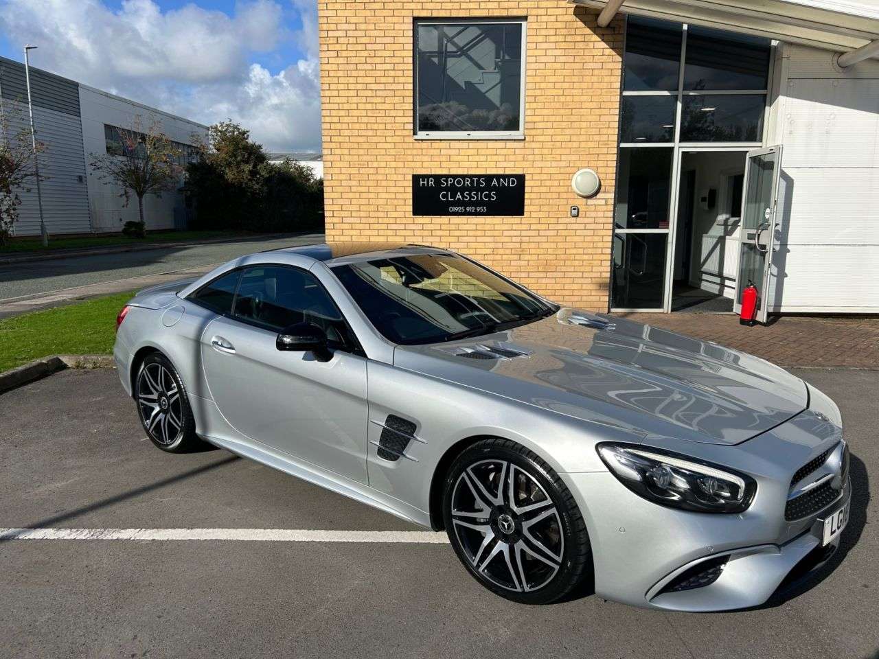 A 2018 MERCEDES-BENZ SL CLASS 3.0 SL400 V6 AMG Line (Premium) Roadster 2dr Petrol G-Tronic+ Euro 6 (s/s) A 2018 MERCEDES-BENZ SL CLASS 3.0 SL400 V6 AMG Line (Premium) Roadster 2dr Petrol G-Tronic+ Euro 6 (s/s)