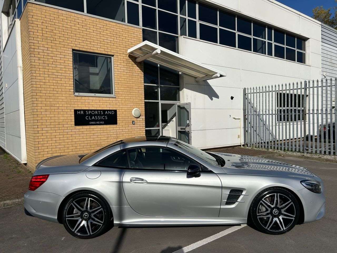 A 2018 MERCEDES-BENZ SL CLASS 3.0 SL400 V6 AMG Line (Premium) Roadster 2dr Petrol G-Tronic+ Euro 6 (s/s) A 2018 MERCEDES-BENZ SL CLASS 3.0 SL400 V6 AMG Line (Premium) Roadster 2dr Petrol G-Tronic+ Euro 6 (s/s)