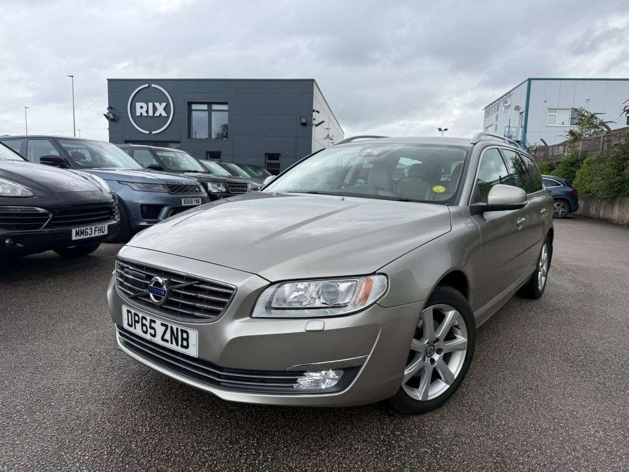 A 2016 VOLVO V70 2.0 D4 SE Lux Estate 5dr Diesel Auto Euro 6 (s/s) (181 ps) A 2016 VOLVO V70 2.0 D4 SE Lux Estate 5dr Diesel Auto Euro 6 (s/s) (181 ps)