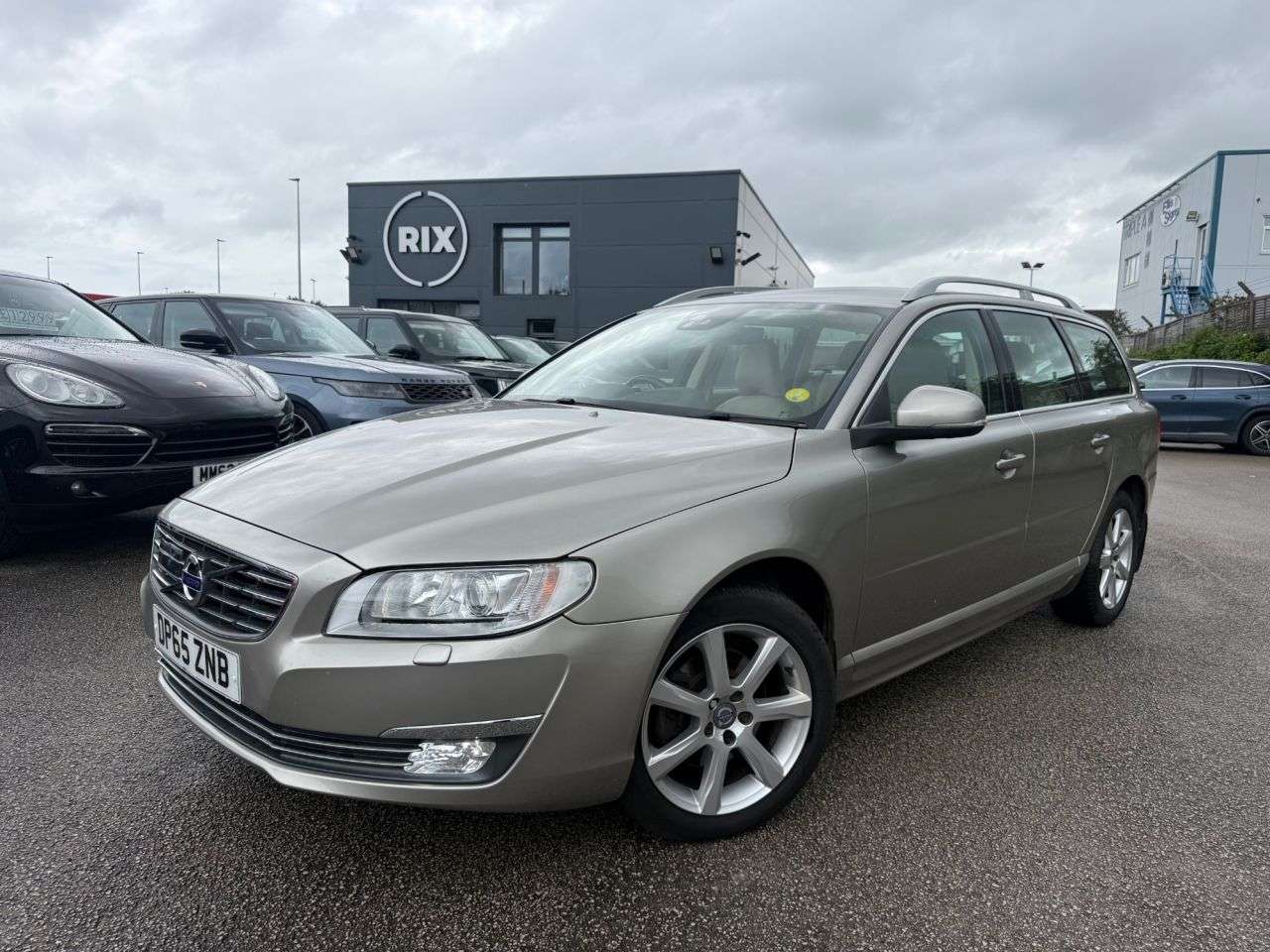 A 2016 VOLVO V70 2.0 D4 SE Lux Estate 5dr Diesel Auto Euro 6 (s/s) (181 ps) A 2016 VOLVO V70 2.0 D4 SE Lux Estate 5dr Diesel Auto Euro 6 (s/s) (181 ps)