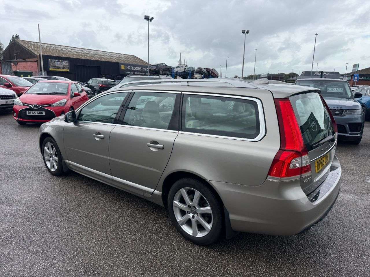A 2016 VOLVO V70 2.0 D4 SE Lux Estate 5dr Diesel Auto Euro 6 (s/s) (181 ps) A 2016 VOLVO V70 2.0 D4 SE Lux Estate 5dr Diesel Auto Euro 6 (s/s) (181 ps)