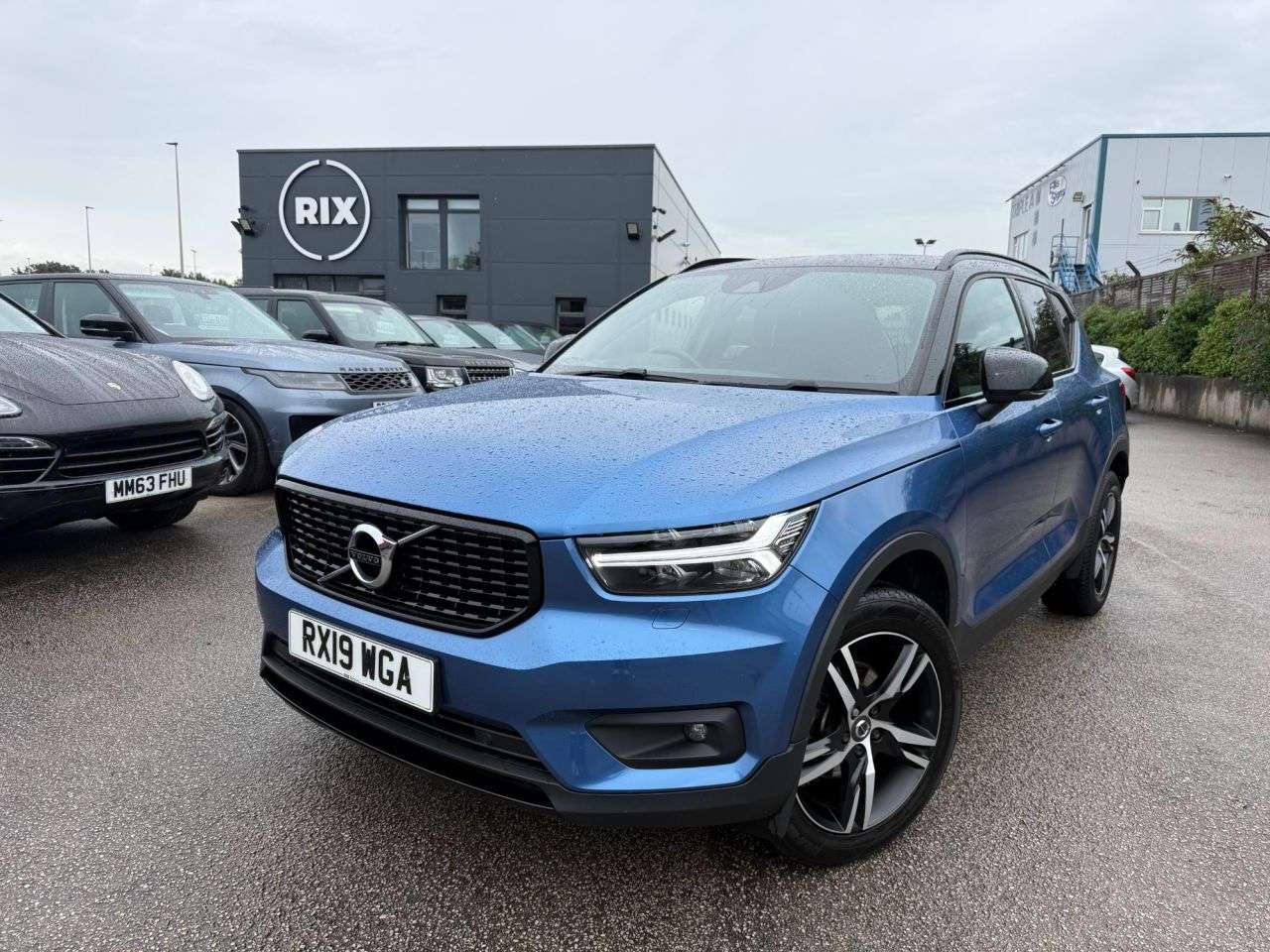 A 2019 VOLVO XC40 1.5 T3 R-Design SUV 5dr Petrol Manual Euro 6 (s/s) (156 ps) A 2019 VOLVO XC40 1.5 T3 R-Design SUV 5dr Petrol Manual Euro 6 (s/s) (156 ps)