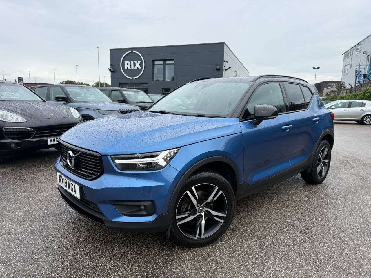 A 2019 VOLVO XC40 1.5 T3 R-Design SUV 5dr Petrol Manual Euro 6 (s/s) (156 ps) A 2019 VOLVO XC40 1.5 T3 R-Design SUV 5dr Petrol Manual Euro 6 (s/s) (156 ps)