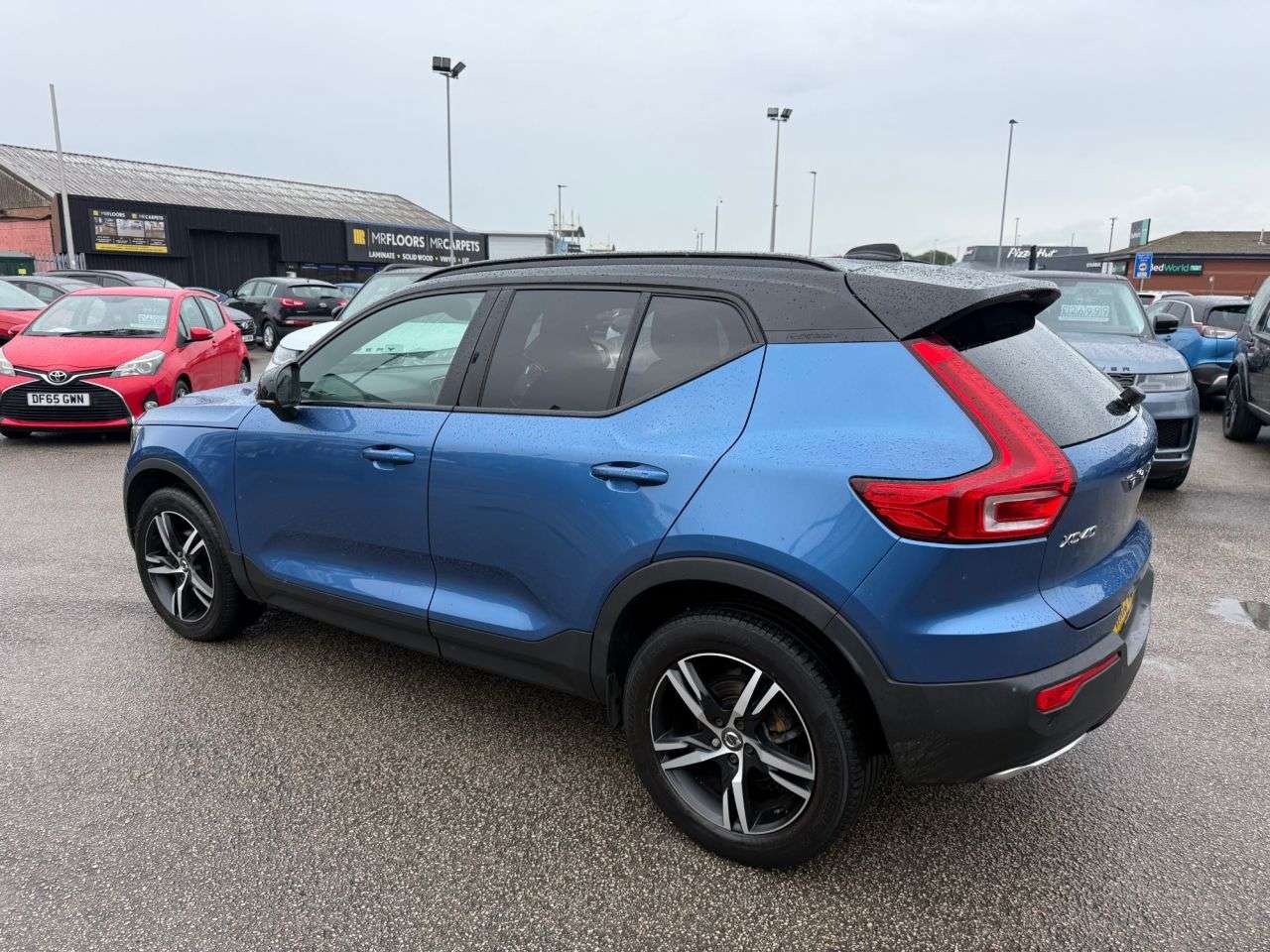 A 2019 VOLVO XC40 1.5 T3 R-Design SUV 5dr Petrol Manual Euro 6 (s/s) (156 ps) A 2019 VOLVO XC40 1.5 T3 R-Design SUV 5dr Petrol Manual Euro 6 (s/s) (156 ps)