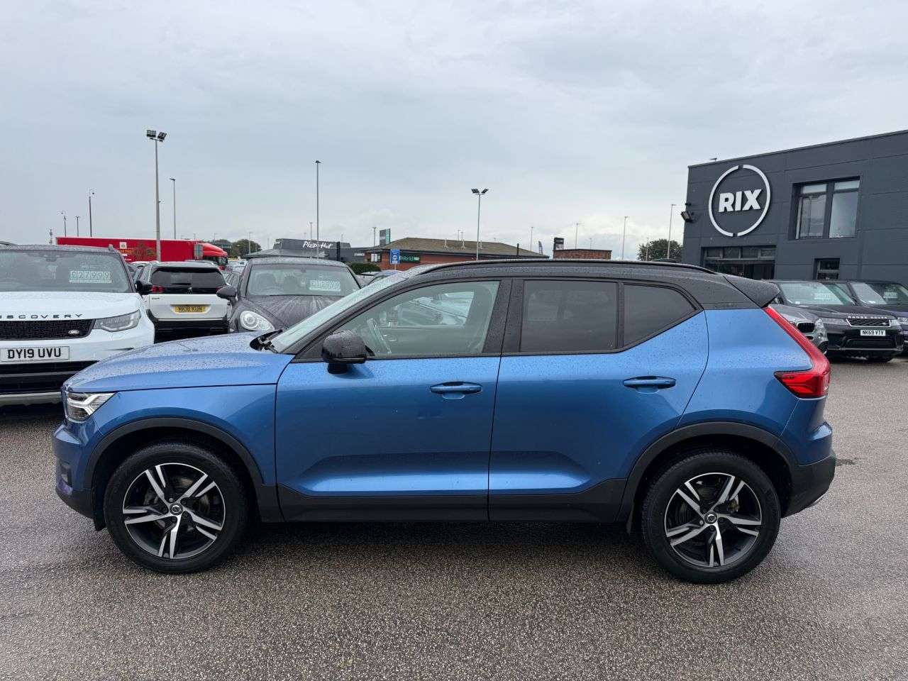 A 2019 VOLVO XC40 1.5 T3 R-Design SUV 5dr Petrol Manual Euro 6 (s/s) (156 ps) A 2019 VOLVO XC40 1.5 T3 R-Design SUV 5dr Petrol Manual Euro 6 (s/s) (156 ps)
