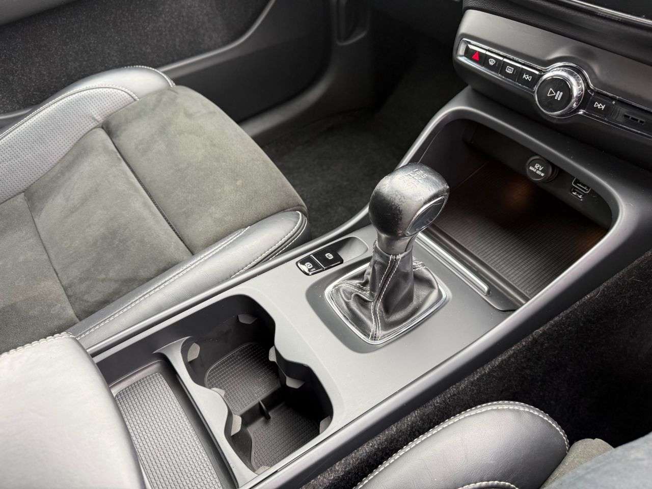 2019 VOLVO XC40 2019 VOLVO XC40