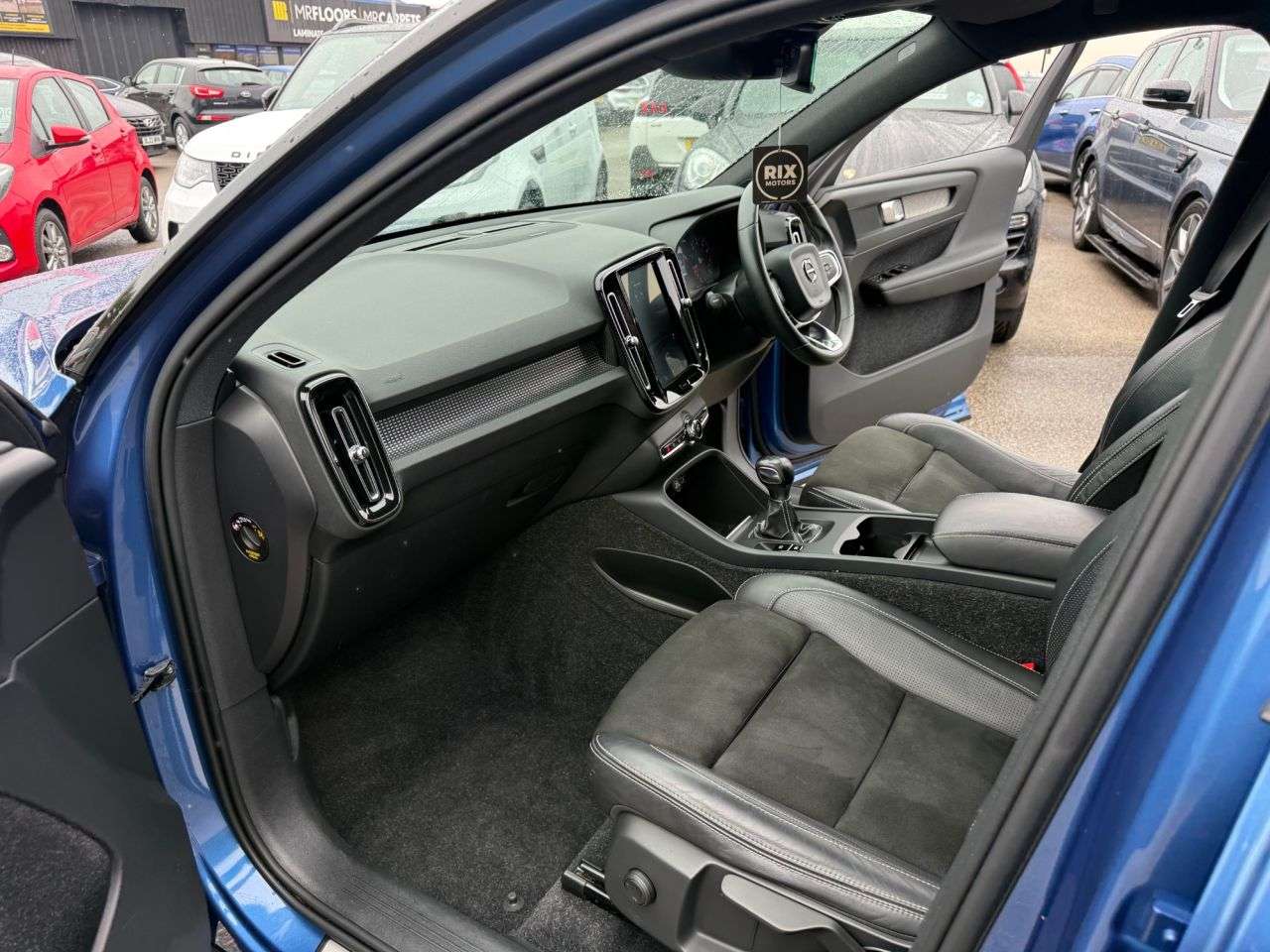 2019 VOLVO XC40 2019 VOLVO XC40