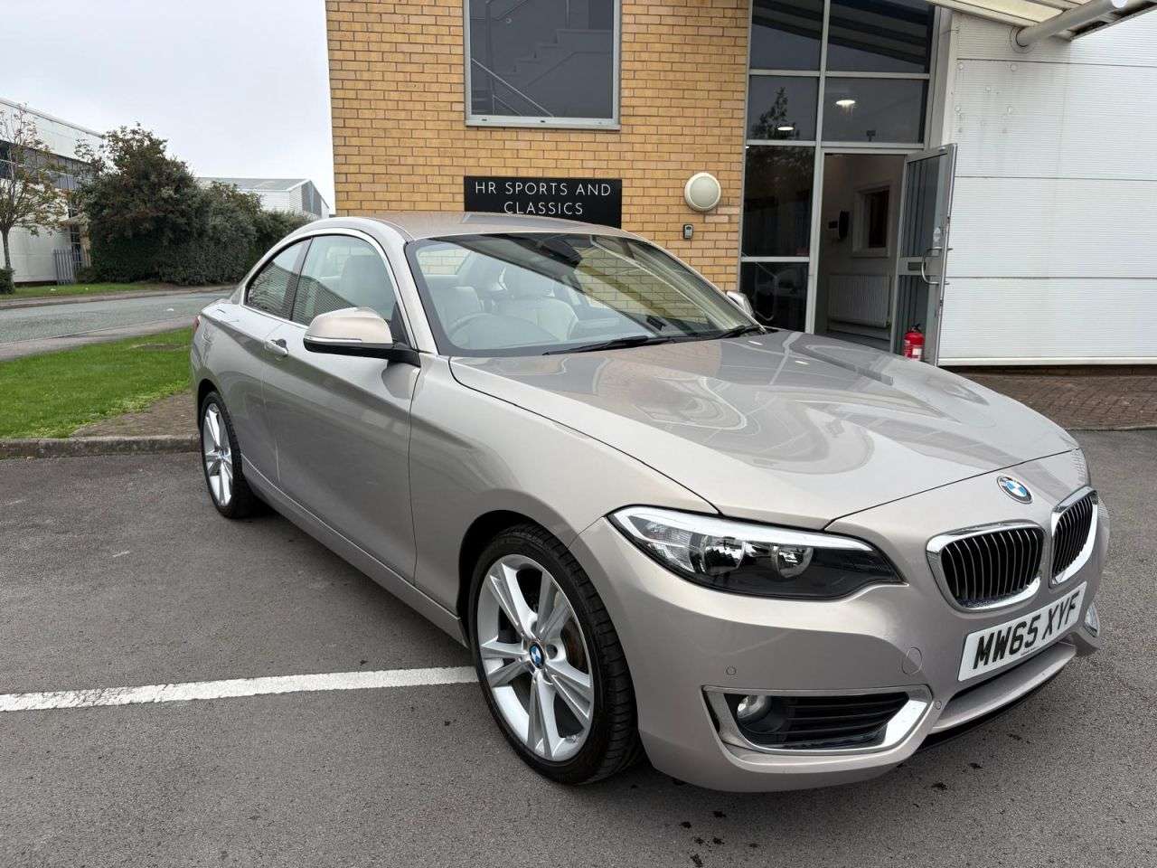 A 2015 BMW 2 SERIES 2.0 220i Luxury Coupe 2dr Petrol Auto Euro 6 (s/s) (184 ps)-Factory Extras A 2015 BMW 2 SERIES 2.0 220i Luxury Coupe 2dr Petrol Auto Euro 6 (s/s) (184 ps)-Factory Extras