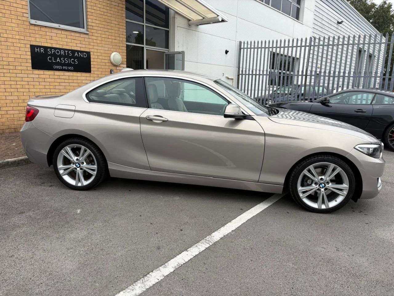 A 2015 BMW 2 SERIES 2.0 220i Luxury Coupe 2dr Petrol Auto Euro 6 (s/s) (184 ps)-Factory Extras A 2015 BMW 2 SERIES 2.0 220i Luxury Coupe 2dr Petrol Auto Euro 6 (s/s) (184 ps)-Factory Extras