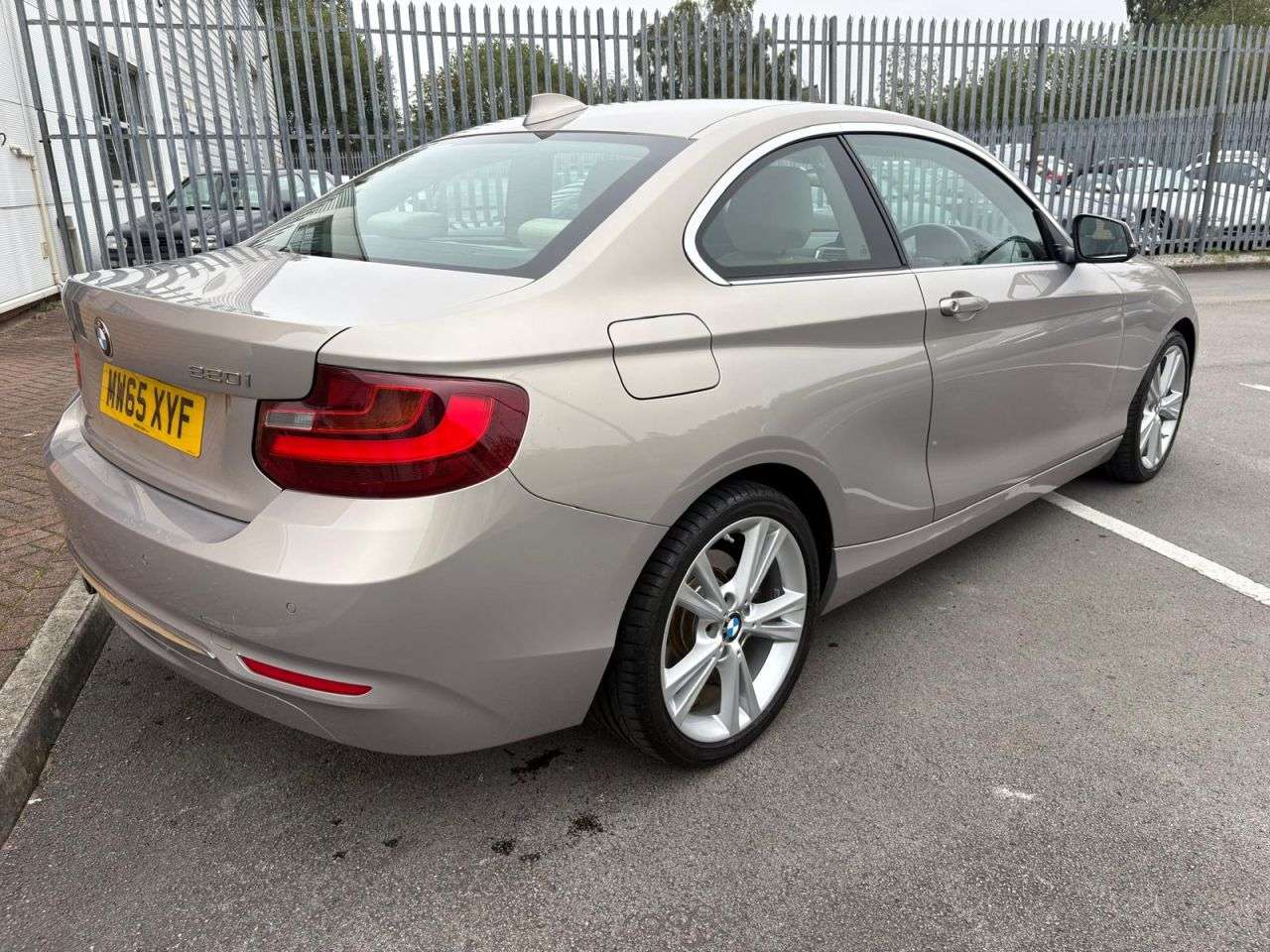 A 2015 BMW 2 SERIES 2.0 220i Luxury Coupe 2dr Petrol Auto Euro 6 (s/s) (184 ps)-Factory Extras A 2015 BMW 2 SERIES 2.0 220i Luxury Coupe 2dr Petrol Auto Euro 6 (s/s) (184 ps)-Factory Extras