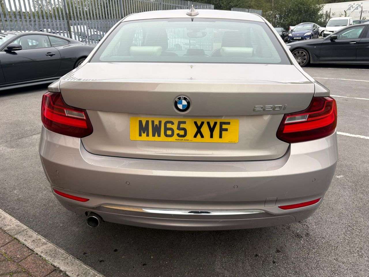 A 2015 BMW 2 SERIES 2.0 220i Luxury Coupe 2dr Petrol Auto Euro 6 (s/s) (184 ps)-Factory Extras A 2015 BMW 2 SERIES 2.0 220i Luxury Coupe 2dr Petrol Auto Euro 6 (s/s) (184 ps)-Factory Extras