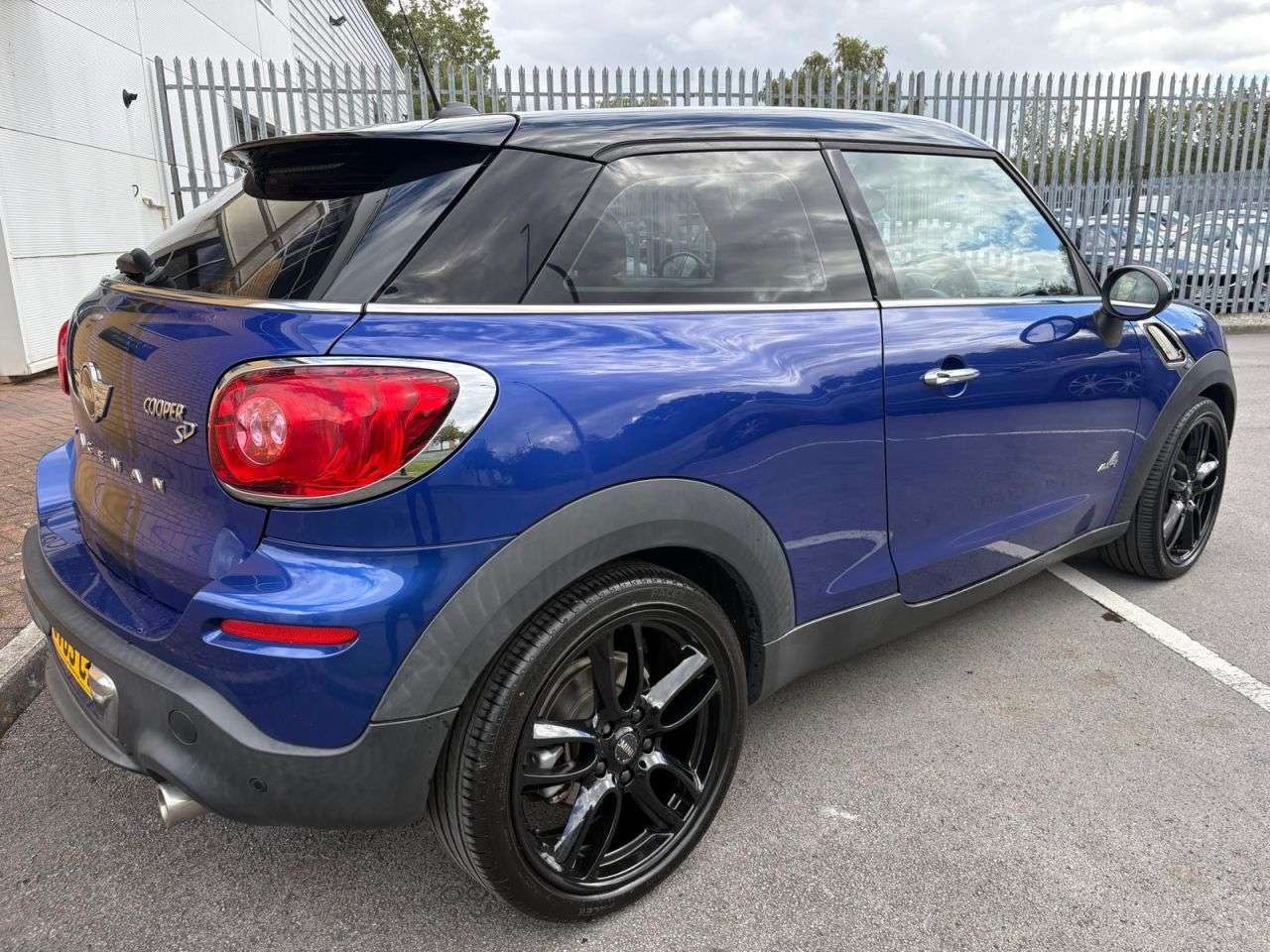 A 2013 MINI PACEMAN 2.0 Cooper SD SUV 3dr Diesel Auto ALL4 Euro 5 (143 ps)-Factory Extras Worth A 2013 MINI PACEMAN 2.0 Cooper SD SUV 3dr Diesel Auto ALL4 Euro 5 (143 ps)-Factory Extras Worth