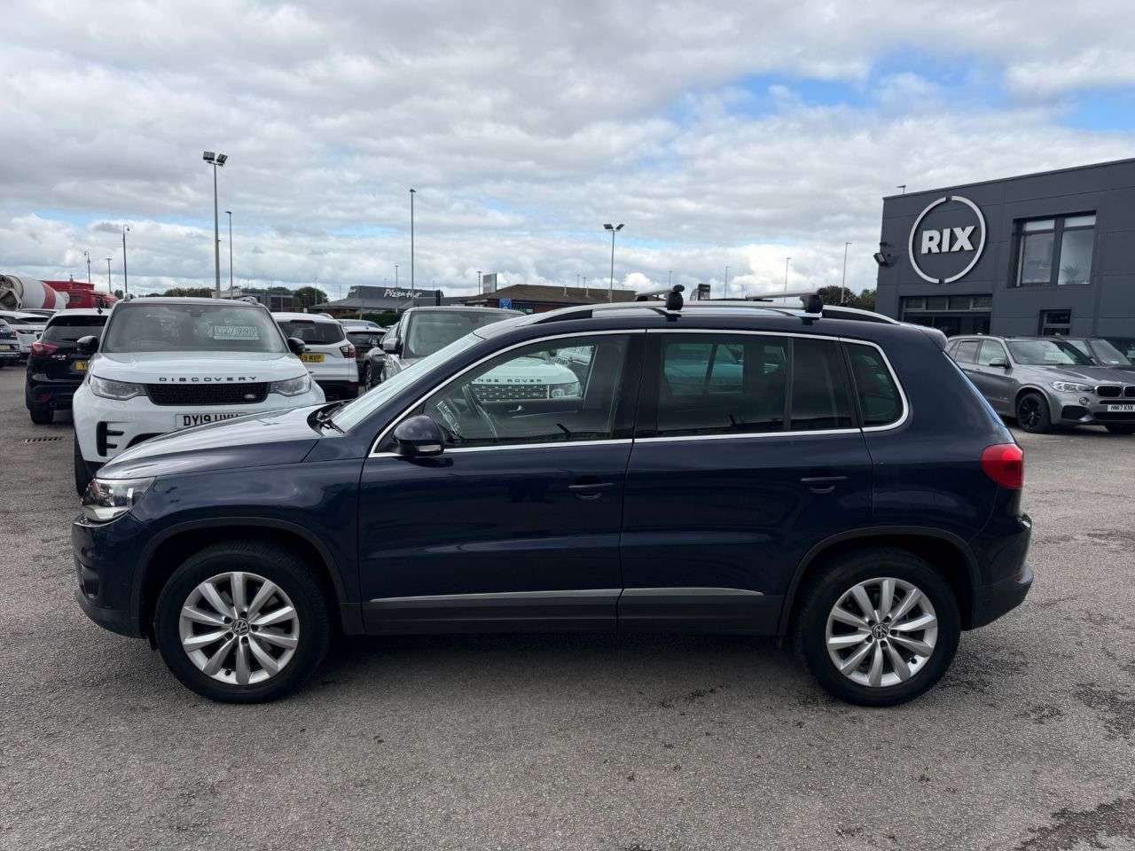 A 2014 VOLKSWAGEN TIGUAN 2.0 TDI BlueMotion Tech Match SUV 5dr Diesel DSG 4WD Euro 5-2 OWNER CAR-10 A 2014 VOLKSWAGEN TIGUAN 2.0 TDI BlueMotion Tech Match SUV 5dr Diesel DSG 4WD Euro 5-2 OWNER CAR-10