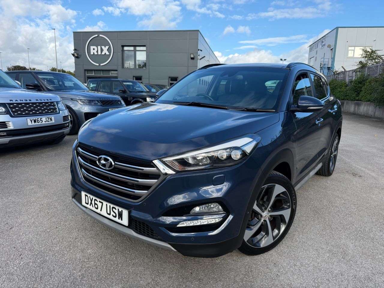 A 2017 HYUNDAI TUCSON 1.7 CRDi Blue Drive Premium SE SUV 5dr Diesel DCT Euro 6-1 OWNER FROM NEW-H A 2017 HYUNDAI TUCSON 1.7 CRDi Blue Drive Premium SE SUV 5dr Diesel DCT Euro 6-1 OWNER FROM NEW-H