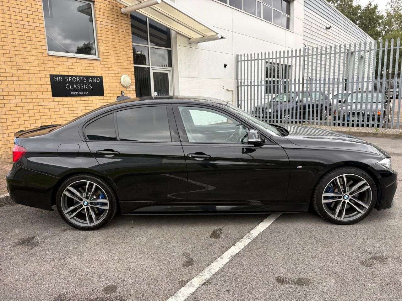 A 2018 BMW 3 SERIES 3.0 340i M Sport Shadow Edition Saloon 4dr Petrol Auto Euro 6 (s/s) (326 ps A 2018 BMW 3 SERIES 3.0 340i M Sport Shadow Edition Saloon 4dr Petrol Auto Euro 6 (s/s) (326 ps