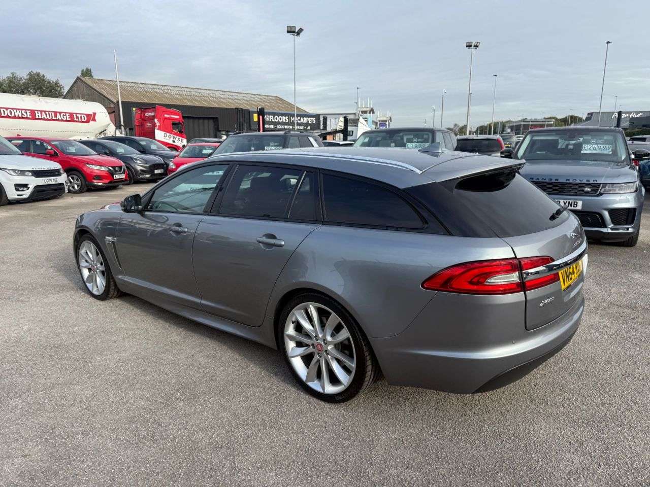 A 2014 JAGUAR XF 2.2d R-Sport Sportbrake 5dr Diesel Auto Euro 5-FINISHED IN LUNAR GREY WITH A 2014 JAGUAR XF 2.2d R-Sport Sportbrake 5dr Diesel Auto Euro 5-FINISHED IN LUNAR GREY WITH