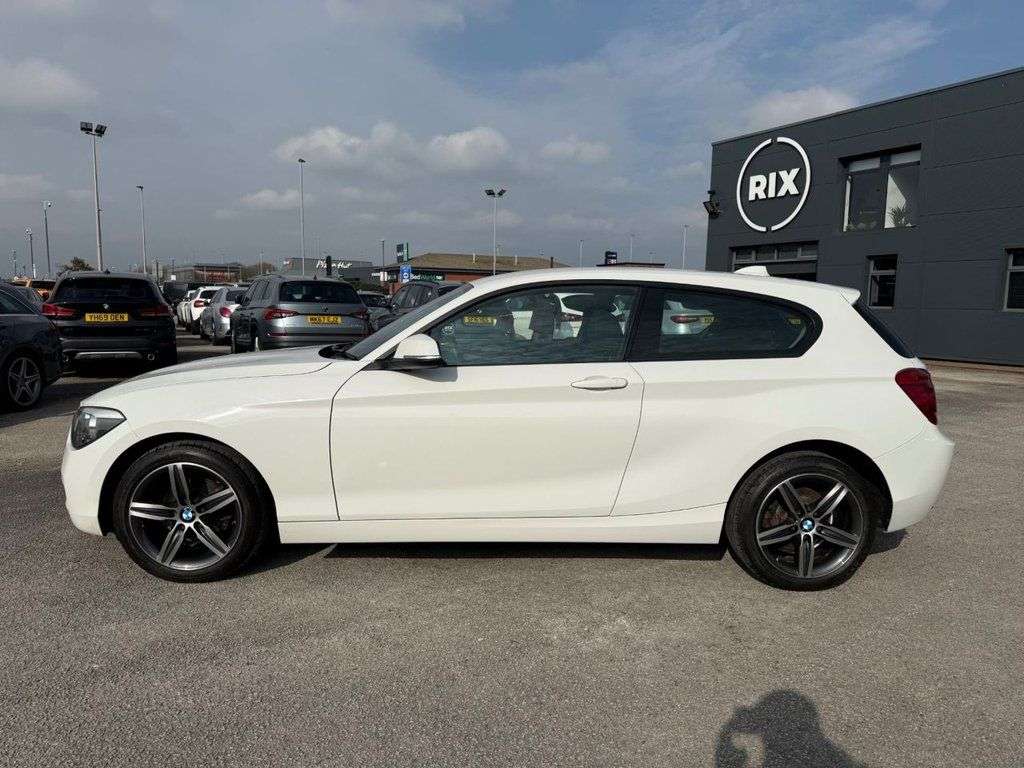 A 2015 BMW 1 SERIES 1.6 116i Sport Hatchback 3dr Petrol Manual Euro 6-2 OWNER CAR-FINISHED IN A A 2015 BMW 1 SERIES 1.6 116i Sport Hatchback 3dr Petrol Manual Euro 6-2 OWNER CAR-FINISHED IN A
