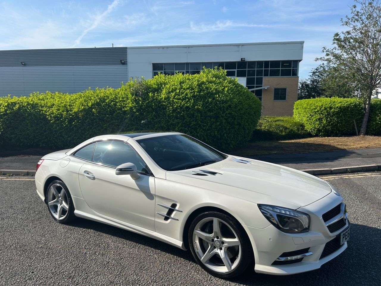 A 2012 MERCEDES-BENZ SL CLASS 3.5 SL350 V6 BlueEfficiency Convertible 2dr Petrol G-Tronic Euro 5 (s/s) (3 A 2012 MERCEDES-BENZ SL CLASS 3.5 SL350 V6 BlueEfficiency Convertible 2dr Petrol G-Tronic Euro 5 (s/s) (3