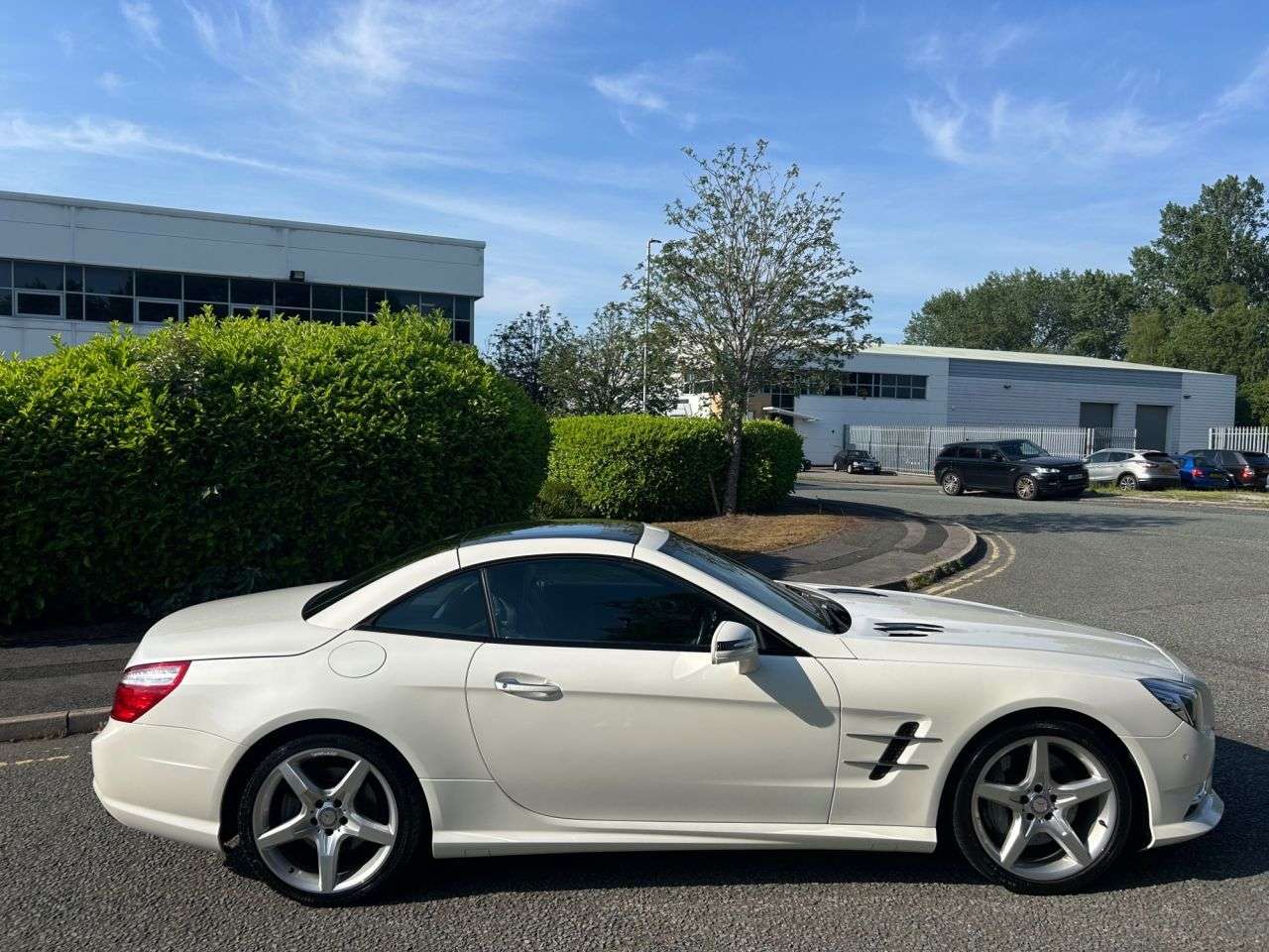 A 2012 MERCEDES-BENZ SL CLASS 3.5 SL350 V6 BlueEfficiency Convertible 2dr Petrol G-Tronic Euro 5 (s/s) (3 A 2012 MERCEDES-BENZ SL CLASS 3.5 SL350 V6 BlueEfficiency Convertible 2dr Petrol G-Tronic Euro 5 (s/s) (3