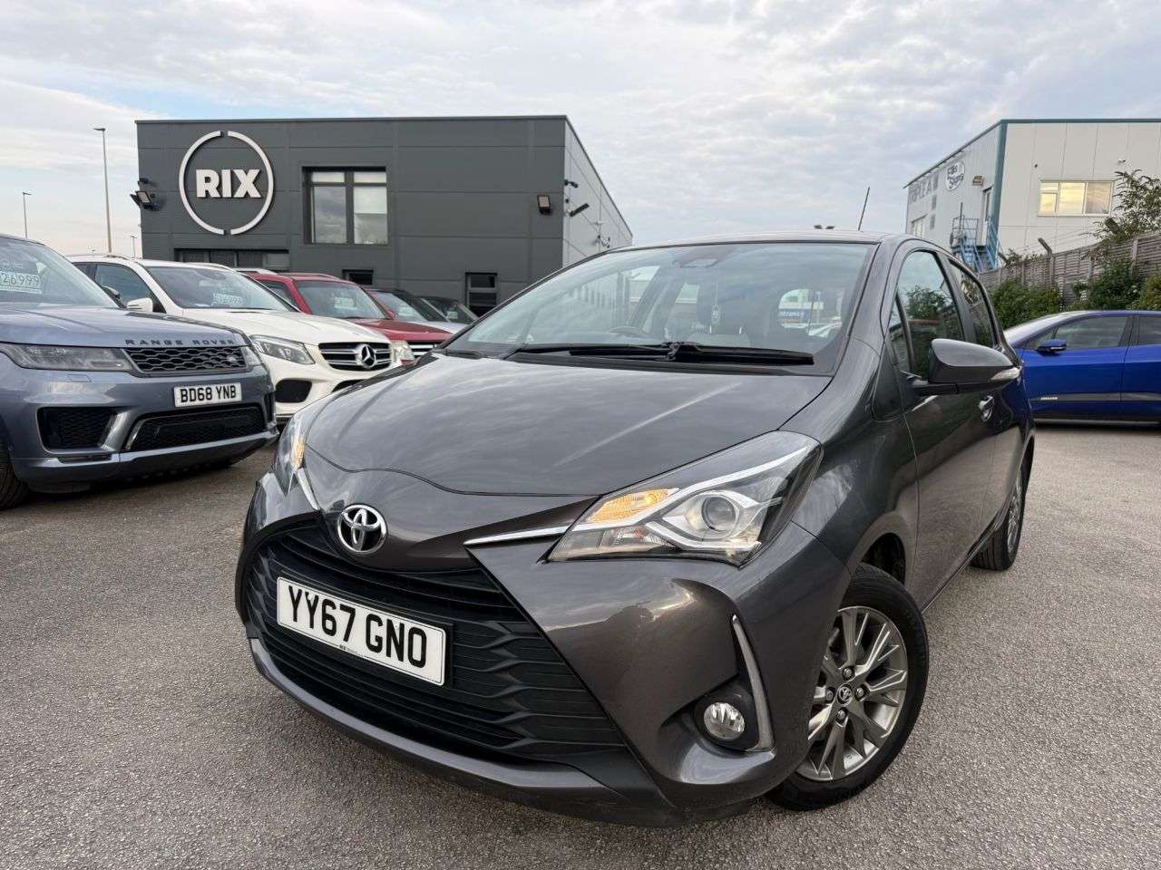 A 2017 TOYOTA YARIS 1.5 VVT-i Icon Hatchback 5dr Petrol Manual Euro 6 (111 ps) 9 SERVICES 1 FOR A 2017 TOYOTA YARIS 1.5 VVT-i Icon Hatchback 5dr Petrol Manual Euro 6 (111 ps) 9 SERVICES 1 FOR