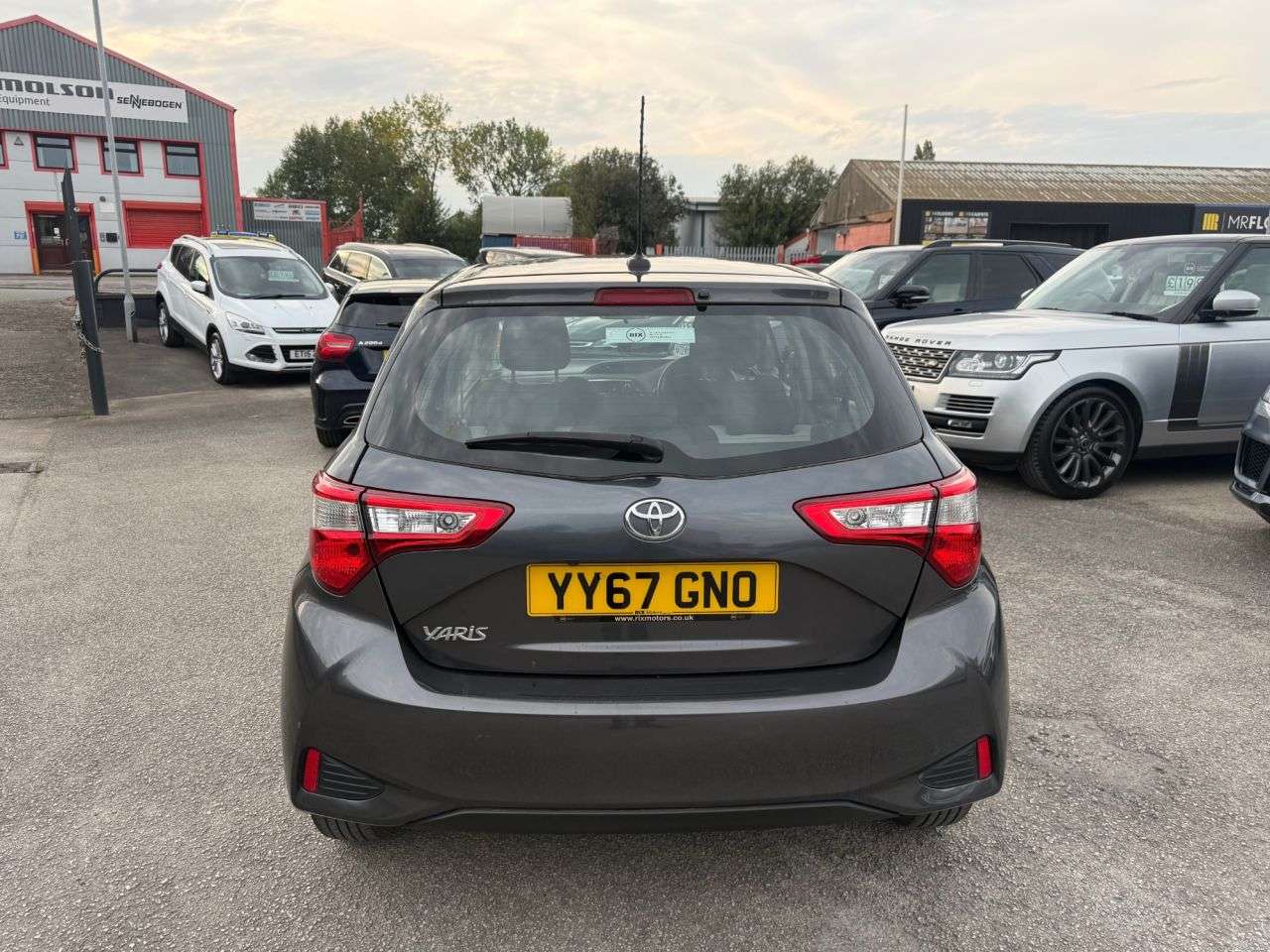 A 2017 TOYOTA YARIS 1.5 VVT-i Icon Hatchback 5dr Petrol Manual Euro 6 (111 ps) 9 SERVICES 1 FOR A 2017 TOYOTA YARIS 1.5 VVT-i Icon Hatchback 5dr Petrol Manual Euro 6 (111 ps) 9 SERVICES 1 FOR