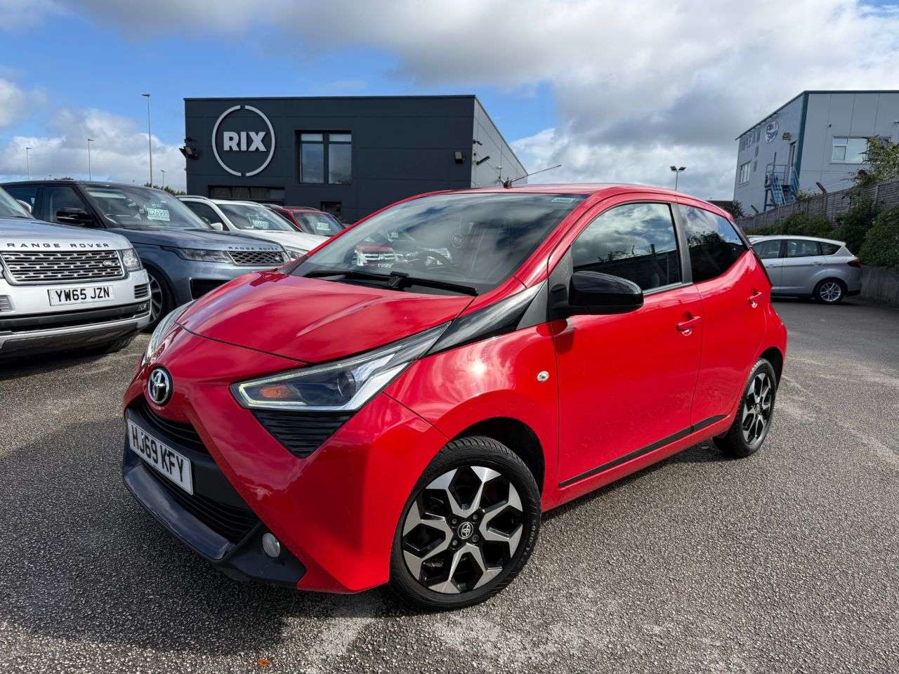 A 2019 TOYOTA AYGO 1.0 VVT-i x-trend Hatchback 5dr Petrol Manual Euro 6 (71 ps) 10 SERVICES A 2019 TOYOTA AYGO 1.0 VVT-i x-trend Hatchback 5dr Petrol Manual Euro 6 (71 ps) 10 SERVICES