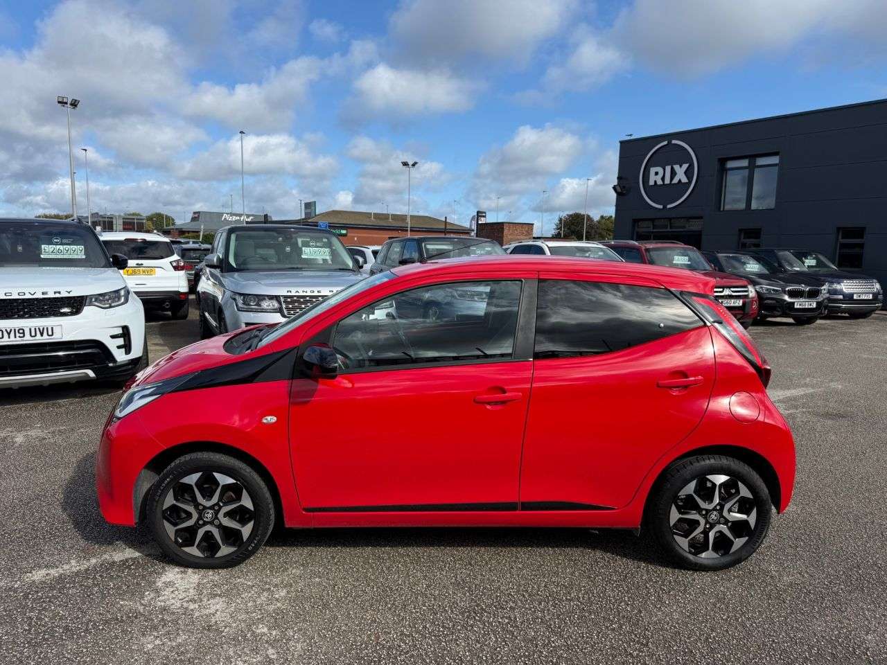 A 2019 TOYOTA AYGO 1.0 VVT-i x-trend Hatchback 5dr Petrol Manual Euro 6 (71 ps) 10 SERVICES A 2019 TOYOTA AYGO 1.0 VVT-i x-trend Hatchback 5dr Petrol Manual Euro 6 (71 ps) 10 SERVICES