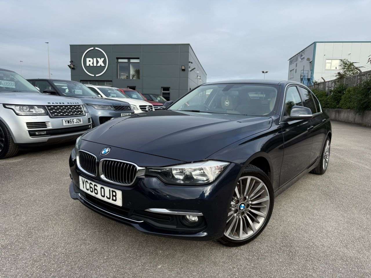 A 2016 BMW 3 SERIES 2.0 320d Luxury Saloon 4dr Diesel Auto Euro 6 (s/s) (190 ps) 2 FORMER KEEPE A 2016 BMW 3 SERIES 2.0 320d Luxury Saloon 4dr Diesel Auto Euro 6 (s/s) (190 ps) 2 FORMER KEEPE