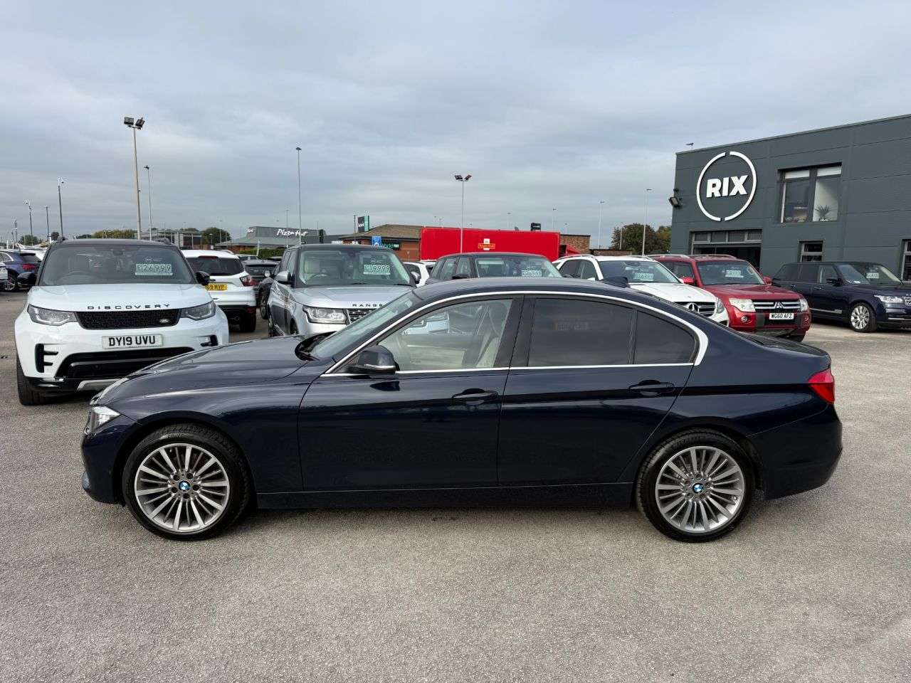 A 2016 BMW 3 SERIES 2.0 320d Luxury Saloon 4dr Diesel Auto Euro 6 (s/s) (190 ps) 2 FORMER KEEPE A 2016 BMW 3 SERIES 2.0 320d Luxury Saloon 4dr Diesel Auto Euro 6 (s/s) (190 ps) 2 FORMER KEEPE