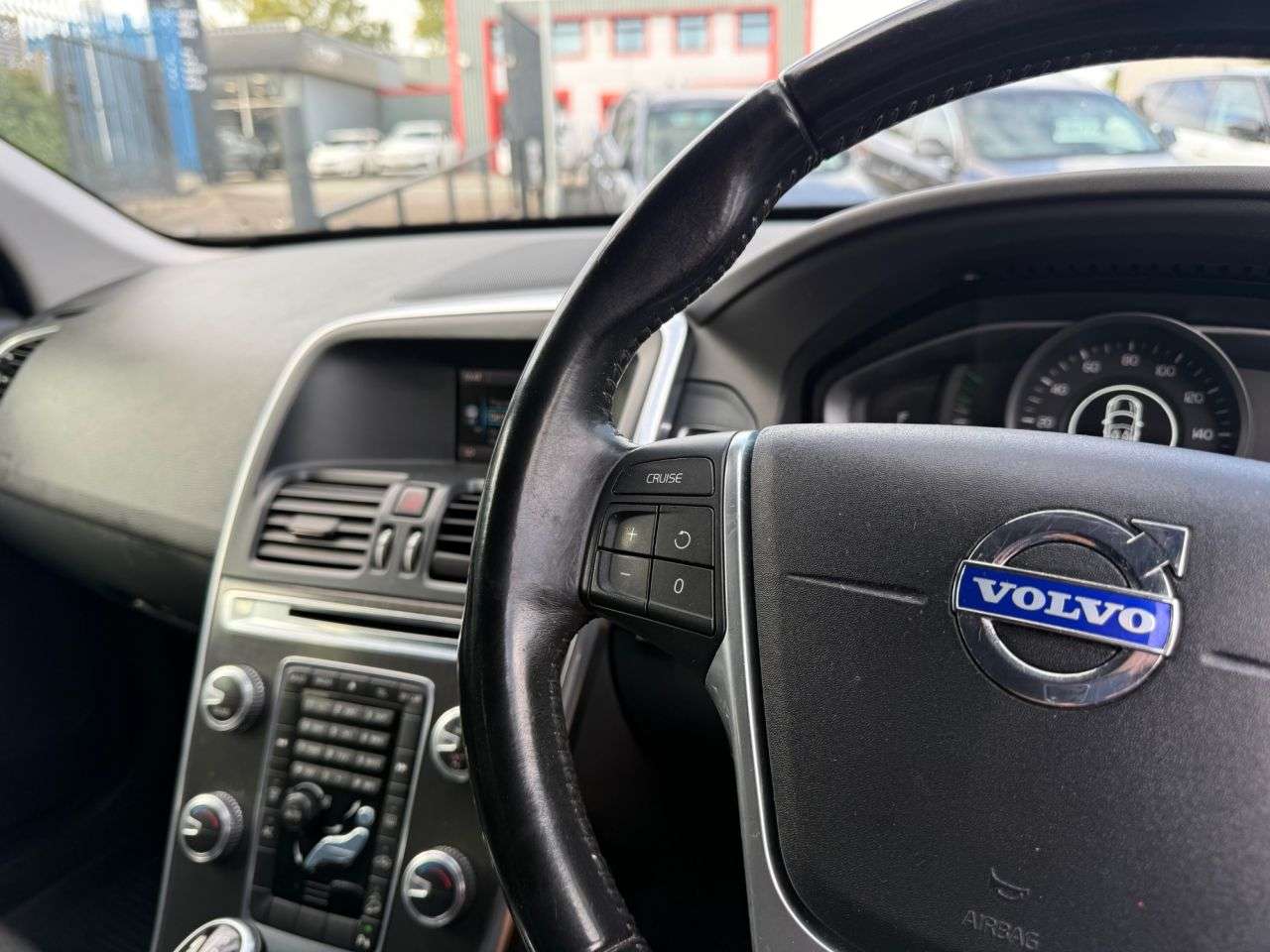 2015 VOLVO XC60 2015 VOLVO XC60