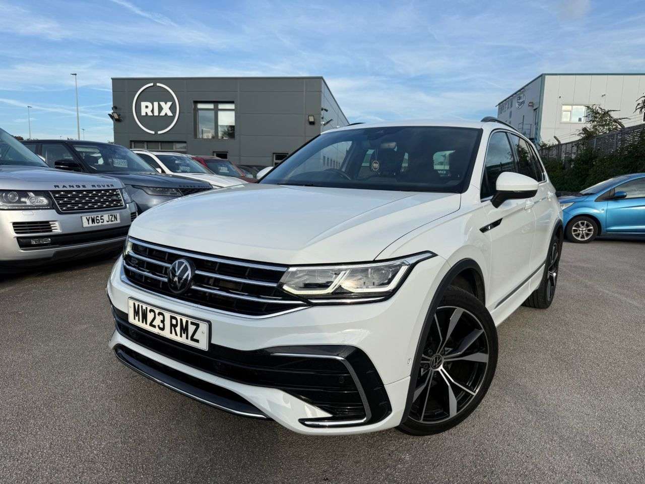 A 2023 VOLKSWAGEN TIGUAN 2.0 TDI R-Line SUV 5dr Diesel DSG Euro 6-1 OWNER FROM NEW-3 VW SERVICES-HEA A 2023 VOLKSWAGEN TIGUAN 2.0 TDI R-Line SUV 5dr Diesel DSG Euro 6-1 OWNER FROM NEW-3 VW SERVICES-HEA