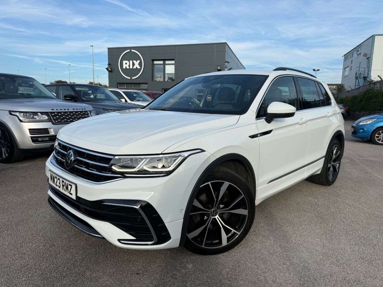A 2023 VOLKSWAGEN TIGUAN 2.0 TDI R-Line SUV 5dr Diesel DSG Euro 6-1 OWNER FROM NEW-3 VW SERVICES-HEA A 2023 VOLKSWAGEN TIGUAN 2.0 TDI R-Line SUV 5dr Diesel DSG Euro 6-1 OWNER FROM NEW-3 VW SERVICES-HEA