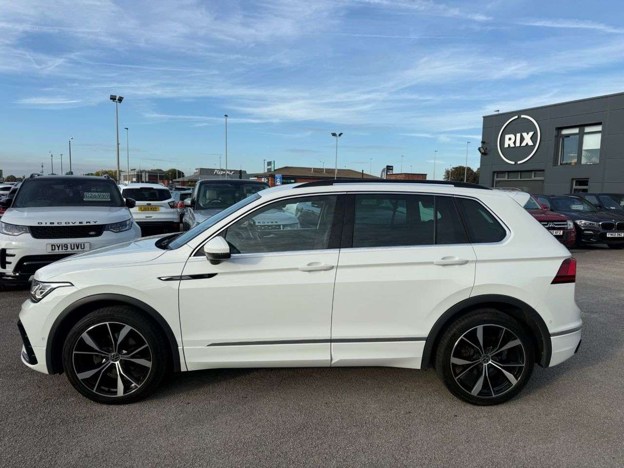 A 2023 VOLKSWAGEN TIGUAN 2.0 TDI R-Line SUV 5dr Diesel DSG Euro 6-1 OWNER FROM NEW-3 VW SERVICES-HEA A 2023 VOLKSWAGEN TIGUAN 2.0 TDI R-Line SUV 5dr Diesel DSG Euro 6-1 OWNER FROM NEW-3 VW SERVICES-HEA
