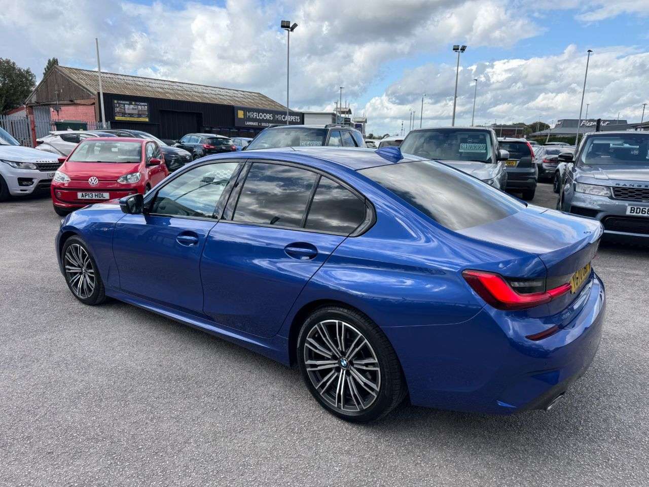 A 2020 BMW 3 SERIES 2.0 320d M Sport Saloon 4dr Diesel Auto Euro 6-2 FORMER KEEPERS FINISHED IN A 2020 BMW 3 SERIES 2.0 320d M Sport Saloon 4dr Diesel Auto Euro 6-2 FORMER KEEPERS FINISHED IN